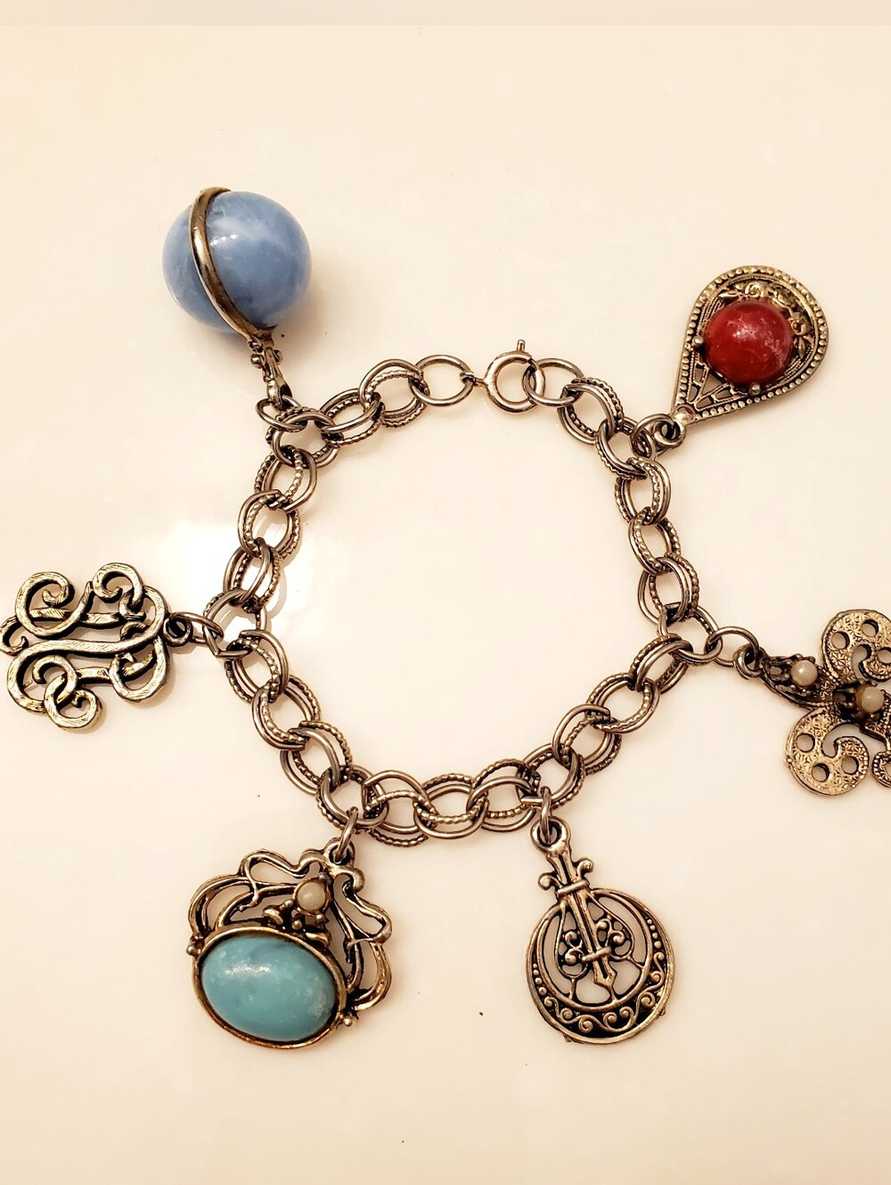 Vintage Etruscan Heraldic Themed Fleur-De-Lis Charm Bracelet, 7.5 Inches
